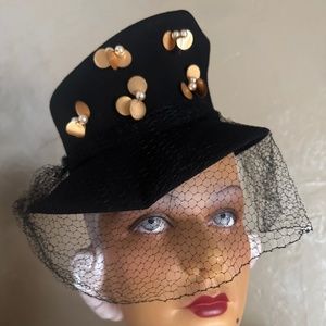 SOPHISTICATED 1930s' BLACK FELT HAT WITH TALL CROWN, GOLD DISKS, PEARLS & VEIL